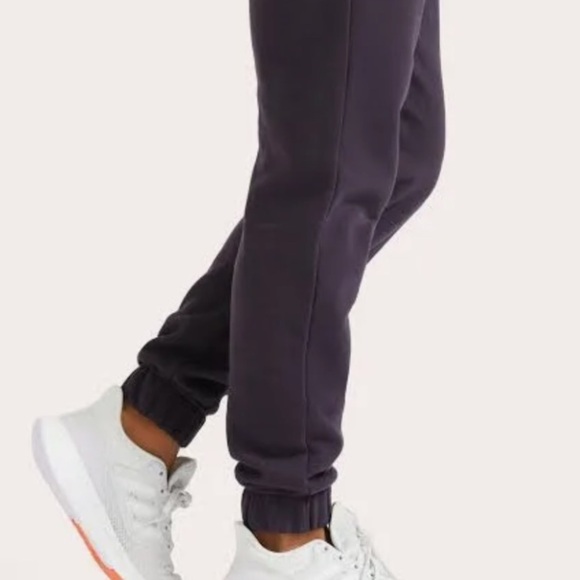 Peloton chic heavyweight joggers in purple with gold detailing, medium - Picture 6 of 13